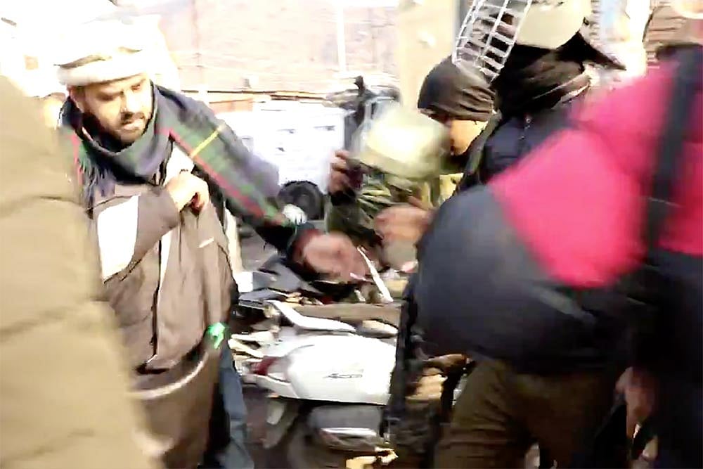 Two Kashmiri Journalists Abused, Thrashed By Police While Covering Protests In Srinagar