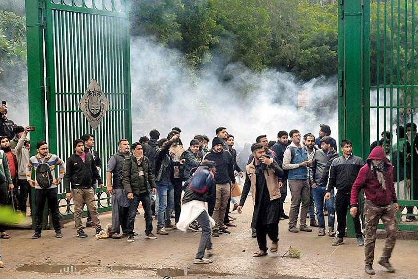 'Severe, Inhuman Beating': Jamia Sends Report On Police Violence To HRD Ministry