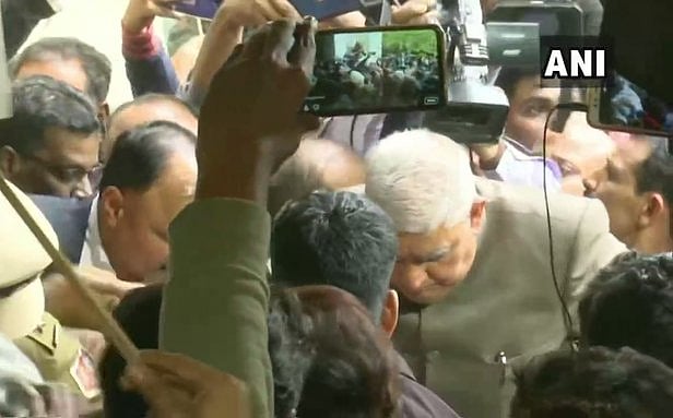 West Bengal Governor Dhankar Stopped, Shown Black Flags At Jadavpur University