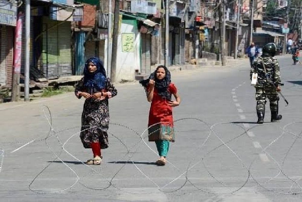 Kashmiris Are Disappearing From WhatsApp Groups Amid Internet Shutdown