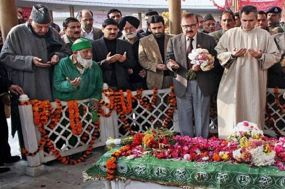 Govt Calls Sheikh Abdullah ‘Great Leader’ On Birthday, But Imposes Section 144 At His Grave