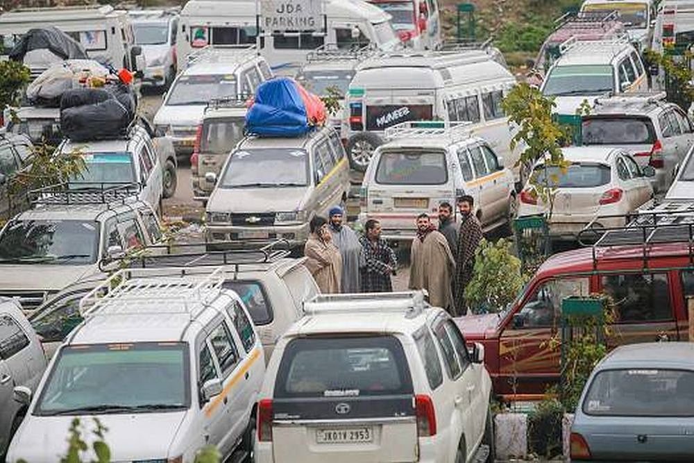 Over 1700 Vehicles Stranded As Jammu-Srinagar Highway Remains Closed For Third Day