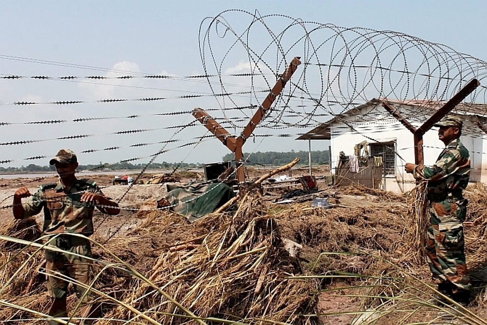 Fearing Action From Indian Army, Imran Khan Tells PoK Residents Along LoC To Stay Alert