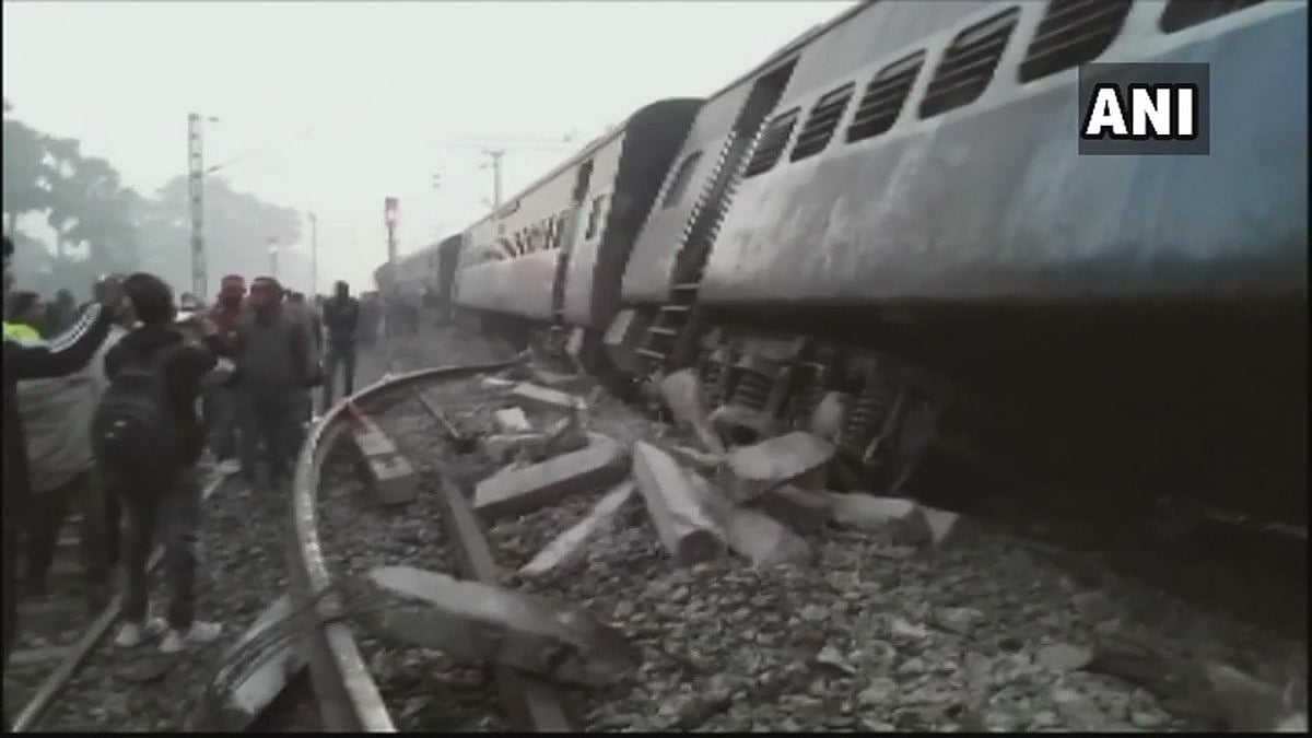 7 Dead, Several Injured As 11 Coaches Of Seemanchal Express Derail Near Bihar's Vaishali, Rescue Ops Underway