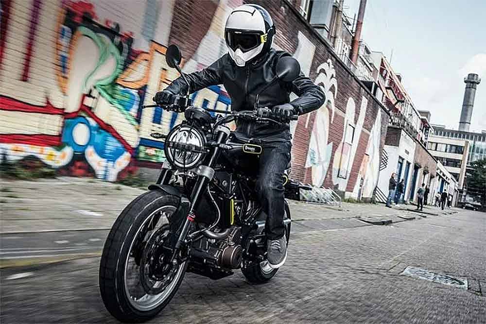 Husqvarna 401 Twins Now Get Optional Semi-auto Clutch