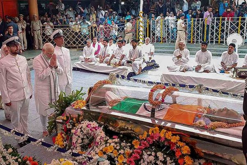 PM Narendra Modi Pays Last Respects To Manohar Parrikar In Goa