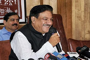 Prithviraj Chavan Demands A Probe By SEBI, And RBI Into Allegations Against The Adani Group