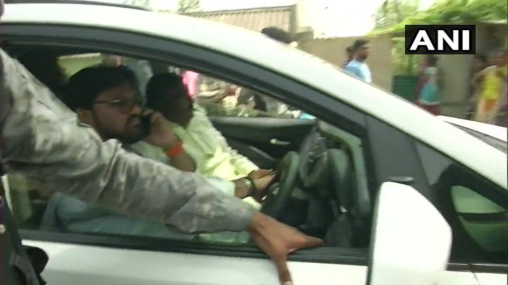 Lok Sabha Elections 2019: BJP Candidate Babul Supriyo's Car Vandalised In Asansol