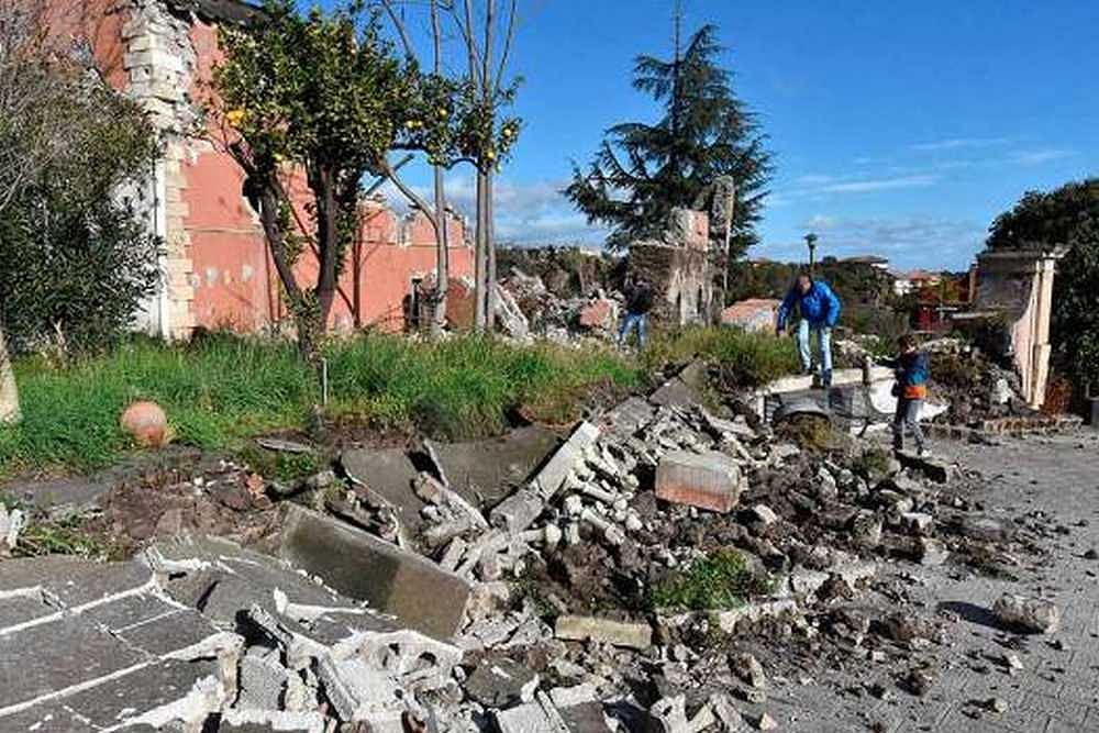 Twin Quakes Strike Japan, No Tsunami Warning Issued