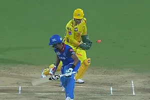 IPL 2019: Keep It Simple, Stupid! MS Dhoni's Wicketkeeping Secrets Revealed – VIDEO