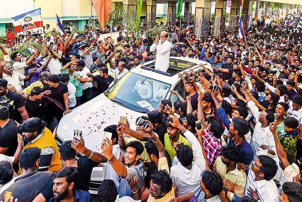 Reel Life Vs Political Life: Can Tamil Superstars Rajinikanth, Kamal Haasan Be Thalapathi?