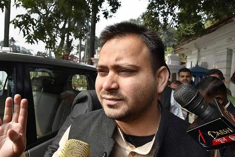 Jibesh Kumar assault journalist 
Tejashwi Yadav Bihar
BJP minister
Darbhanga journalist attack