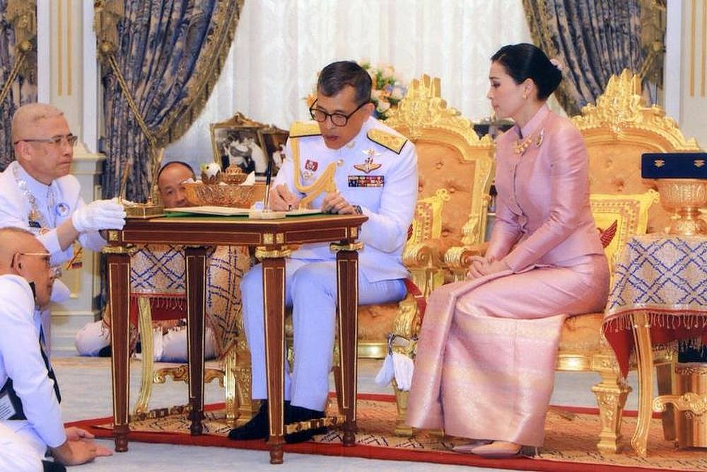 Thailand's King Marries Bodyguard, Names Her Queen