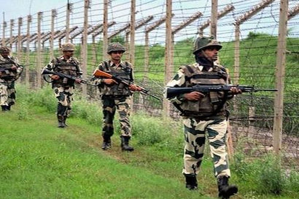 One BSF officer was among three people injured in shelling and firing by Pakistani troops along LoC in Poonch area of J&K on Monday (file photo).