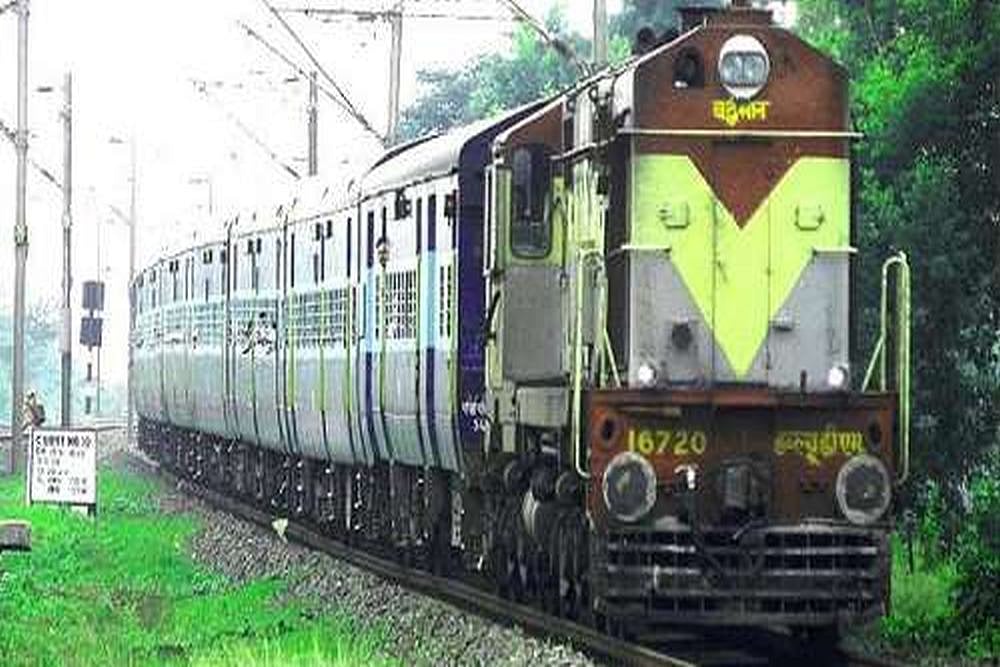 Row Erupts Over Southern Railway Circular Making English, Hindi Mandatory