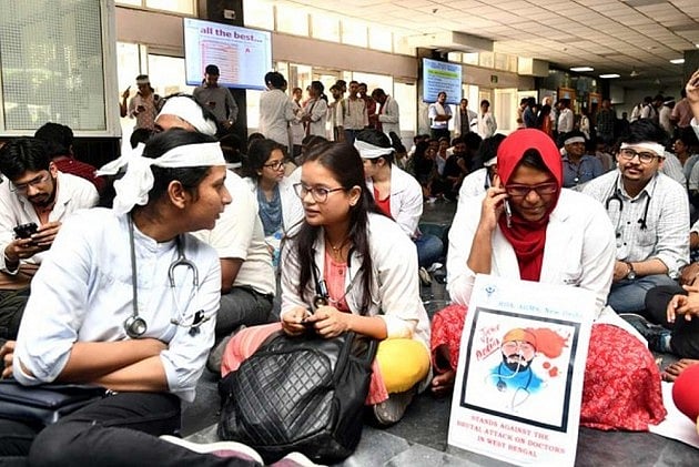 AIIMS Doctors Call Off Strike, Issue Ultimatum To Mamata Govt To Meet Demands Of Protesting Colleagues