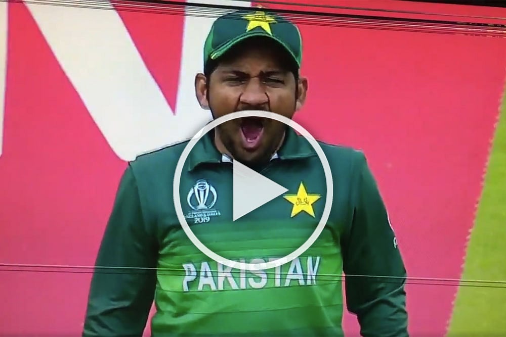 IND Vs PAK, ICC Cricket World Cup 2019: 'Lazy' Pakistan Captain Sarfaraz Ahmed Brutally Trolled – VIDEO