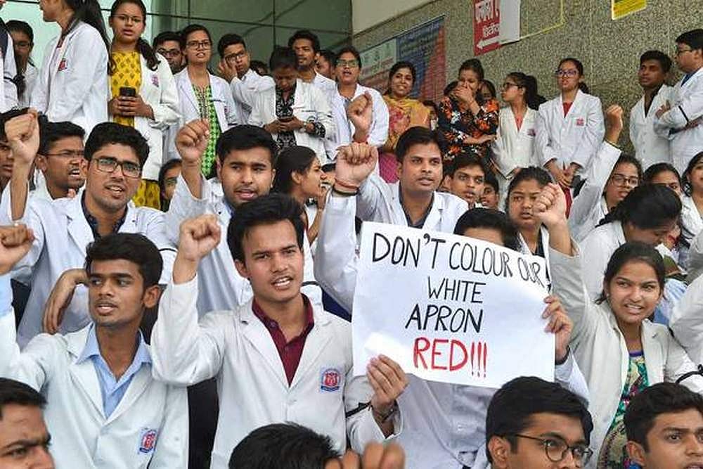 Mamata Banerjee Meets Striking Bengal Doctors, Assures New Security Measures