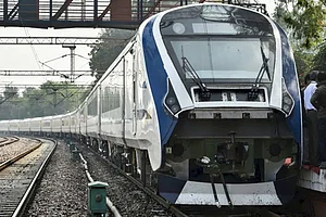 Railways Plans To Reduce Delhi-Howrah, Delhi-Mumbai Travel Time By 5 Hours