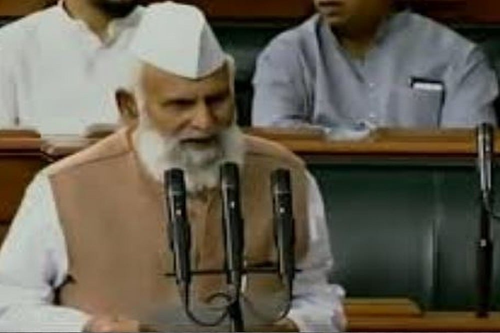 BYJM Members Burn Effigy Of SP MP Shafiqur Rehman Barq After He Refuses To Chant 'Vande Mataram'