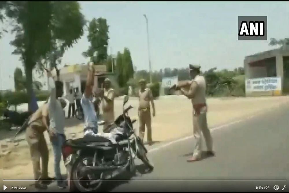 UP: Police In Badaun District Point Gun At People During Regular Vehicle Checking -- VIDEO