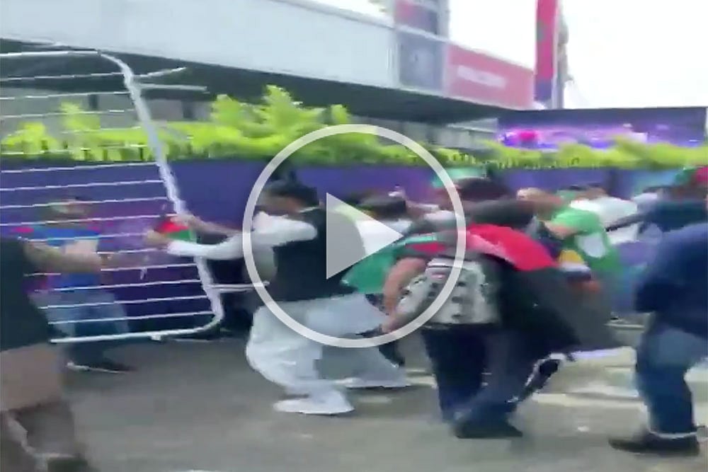 WATCH | Scuffle Breaks Out Between Afghanistan, Pakistan Fans Outside Headingley