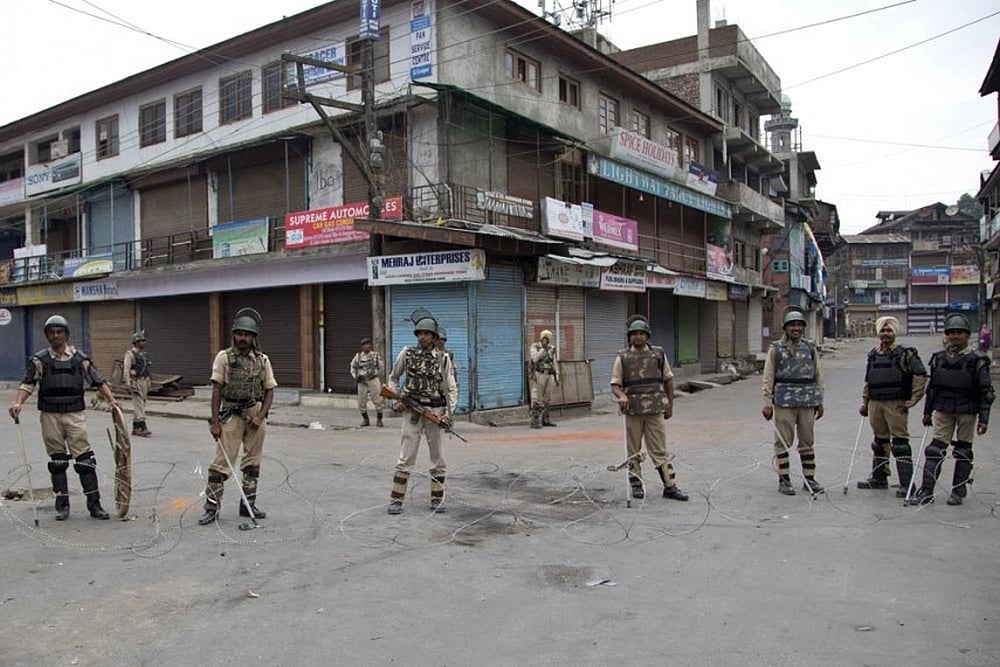 Clashes Following Eid Prayers At Some Places In Kashmir