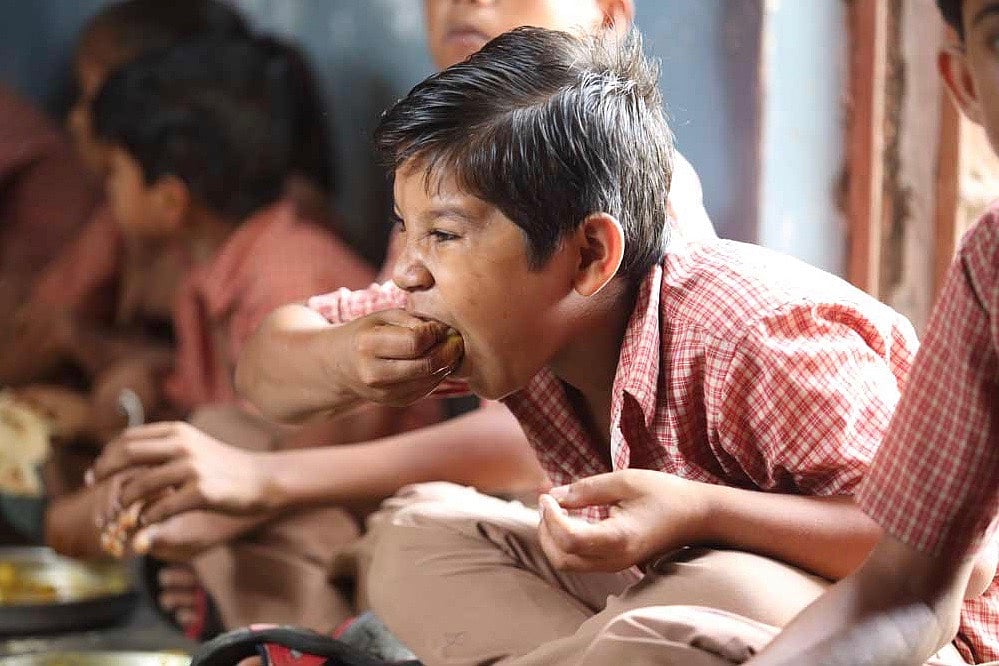 Children eating the Mid Day Meal served by Akshaya Patra