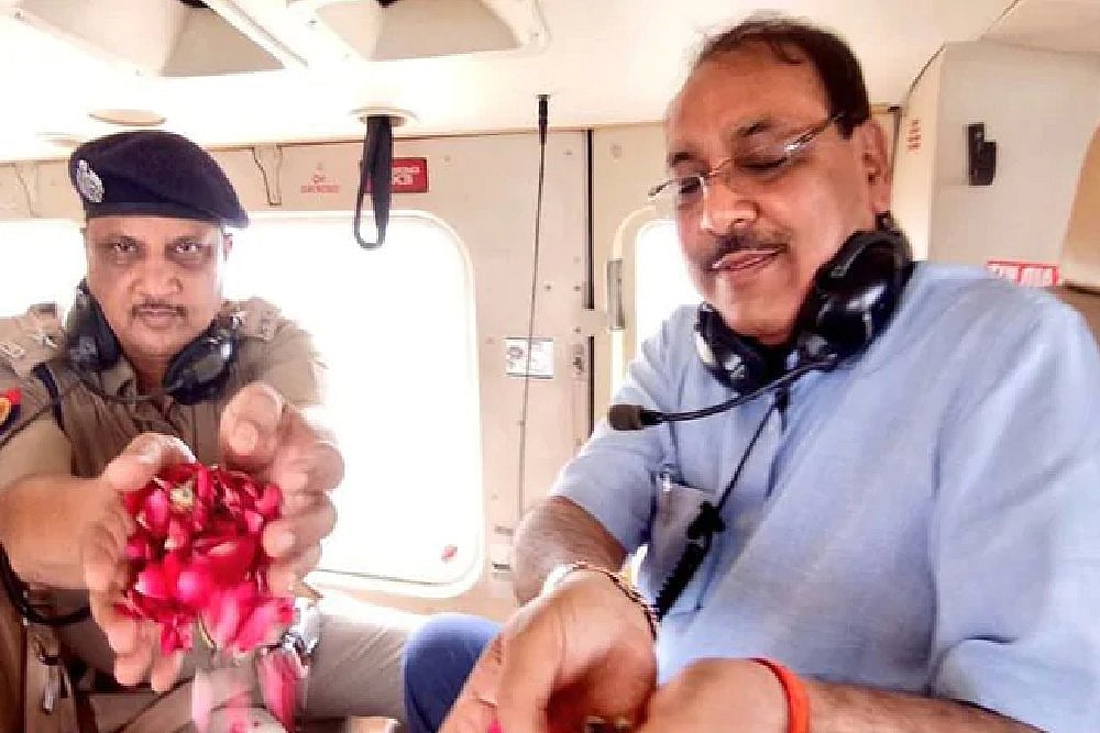Ghaziabad Top Official Showers Flower Petals On <em>Kanwarias</em> From Chopper