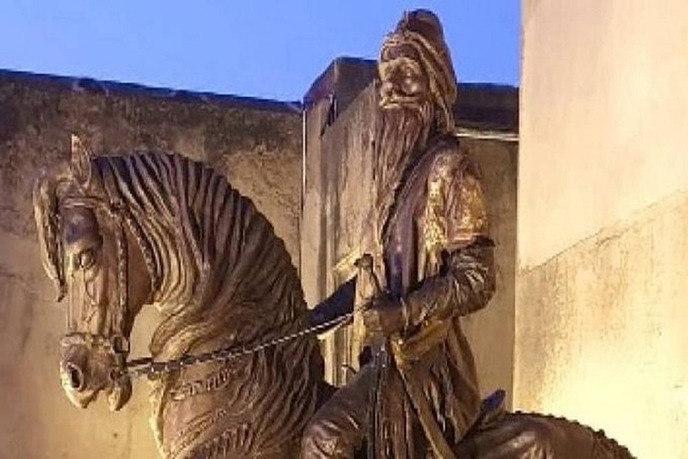 Nine-Feet Statue Of Maharaja Ranjit Singh Vandalised In Pakistan
