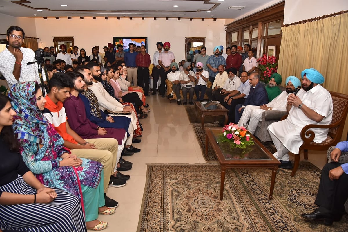 Punjab CM Amarinder Singh Hosts 125 Kashmiri Students For Lunch On Eid