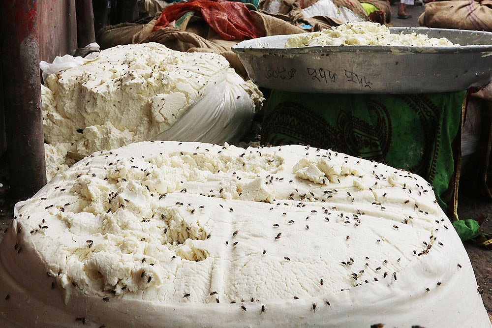 Over 1000 kg Of Adulterated Khoya Seized From Delhi’s Wholesale Market