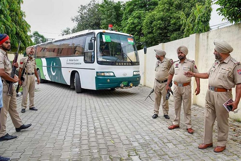 Cross-LoC Bus Service From Poonch To Rawalakot Suspended