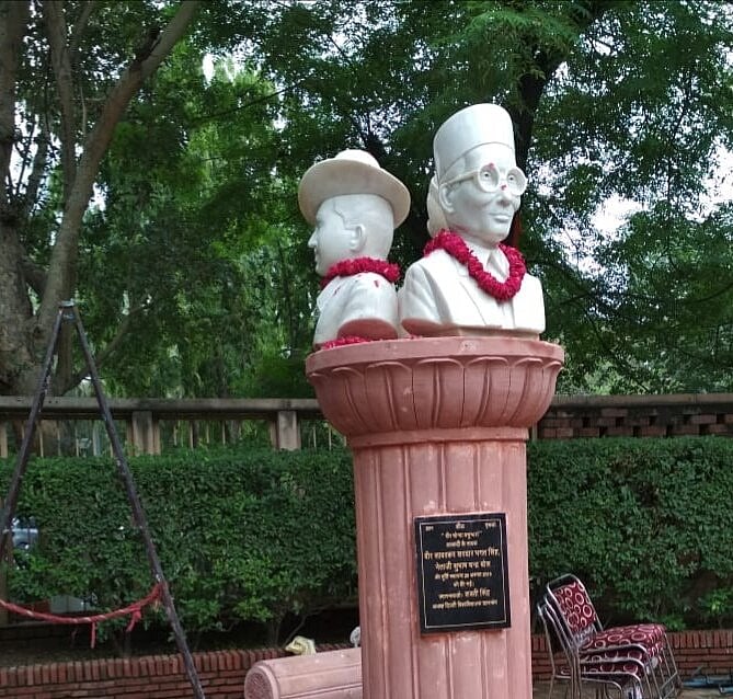 NSUI Blackens Savarkar Statue Installed By ABVP-led DUSU At Delhi University
