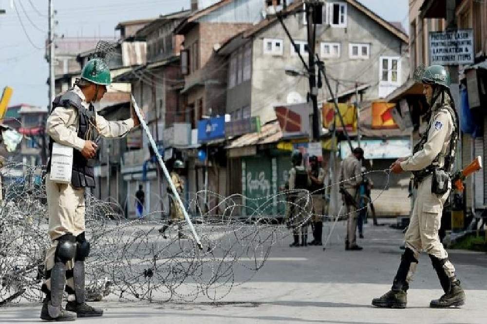 BBC Says Army Torturing Kashmiris, India Denies Reports