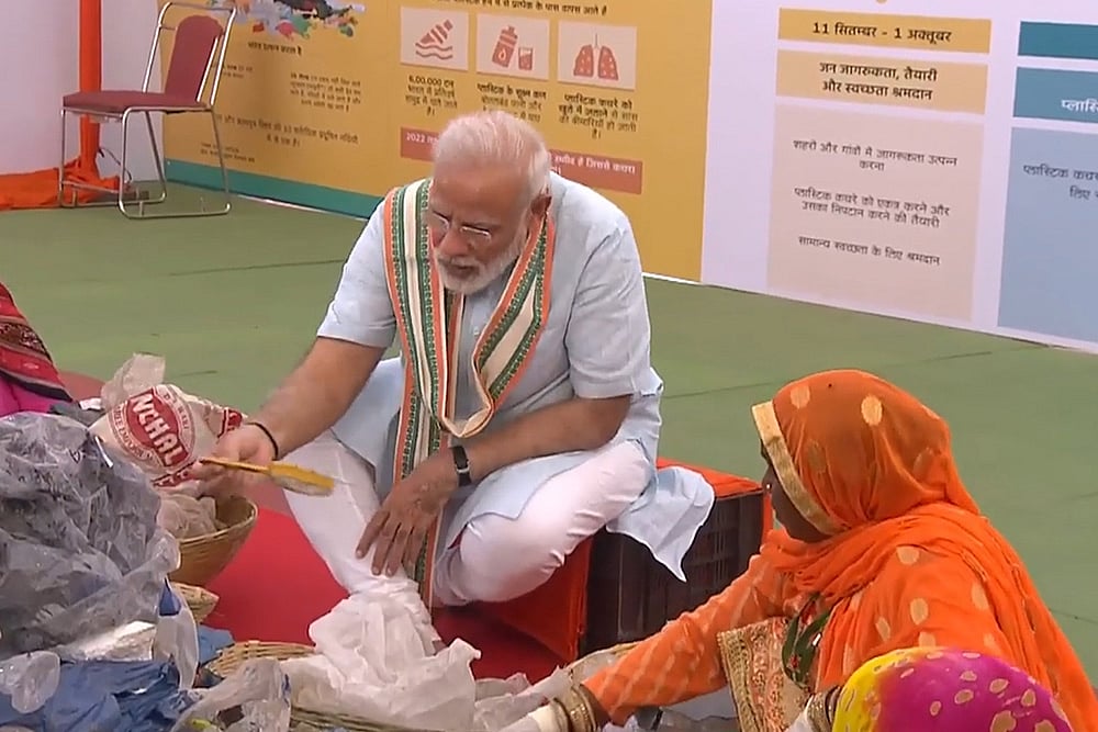 PM Modi Sits With Rag-Pickers, Picks Plastic From Garbage