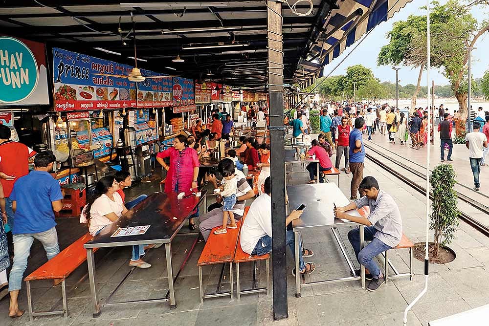 Clean Chaats, No Dirty Golgappa Paani Or Rotten Chow-Chows -- Campaign To Give Street Food Spotless Image Adds To Taste