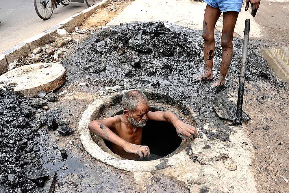 SC Bans Manual Scavenging And Sewer Cleaning In 6 Metro Cities Including Delhi, Mumbai