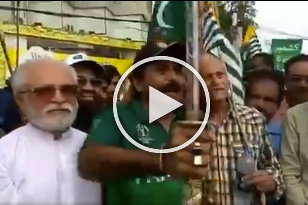 Pakistan Legend Javed Miandad Brings Sword To Threaten India Over Kashmir Issue, Watch Bizarre Video