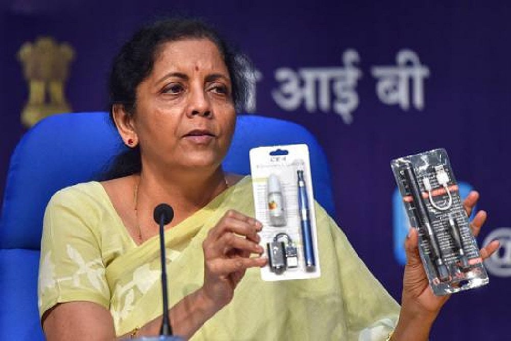 Futile Ban: E-Cigarettes Do Not Pose Major Health Risk To Users, Cigarettes Do