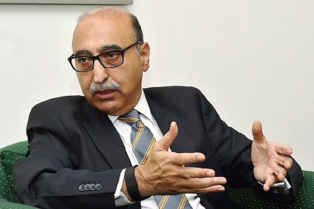 Ex-Pak Envoy Abdul Basit Retweets Photo Of Filmstar As Kashmiri Who Lost Vision
