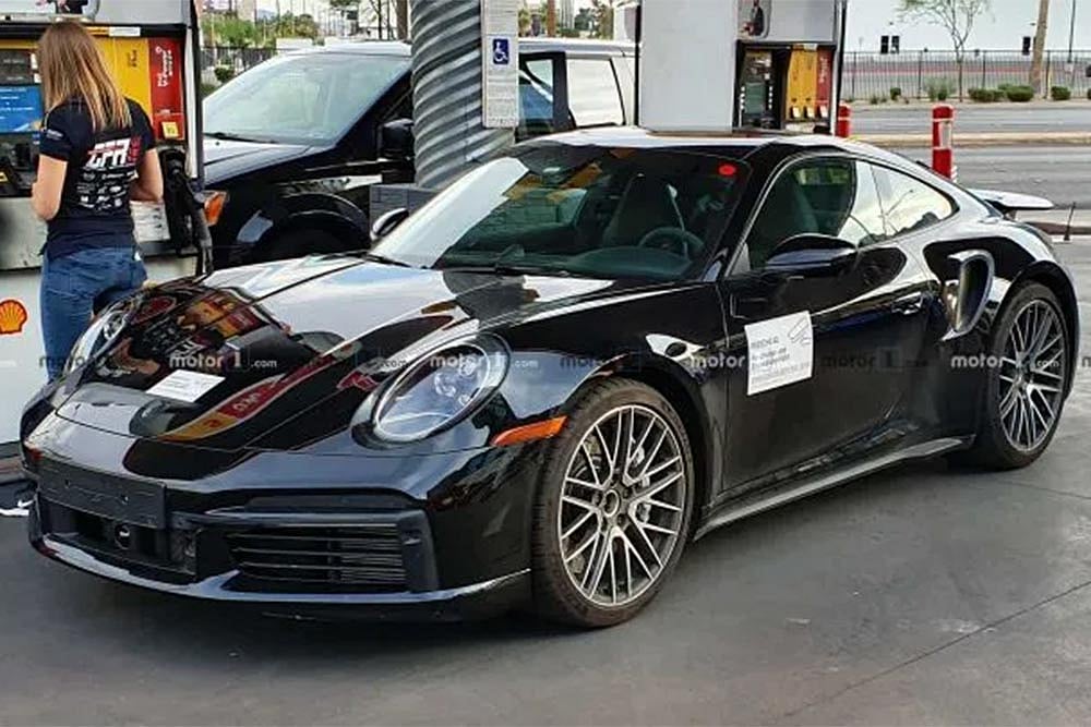All-new Porsche 911 Turbo Spied At A Petrol Station!