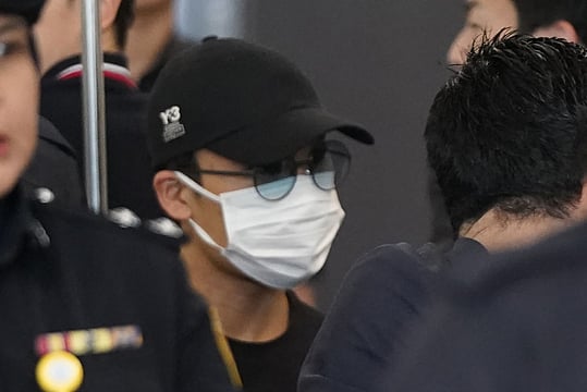 Badminton Star Kento Momota Flies Back Home After Fatal Car Crash