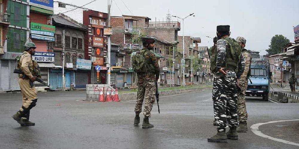 Kashmir: Teenager Injured As Militants Hurl Grenade At CRPF In Srinagar