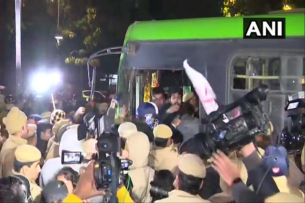 Police Stop JNU Students, Demanding VC's Removal, From Marching Towards Rashtrapati Bhawan