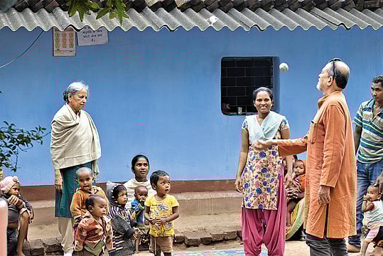 Nutrition Warriors | In Naxalite Land, A Doctor Couple's Crusade To Save Tribal Communities In Jharkhand, Odisha
