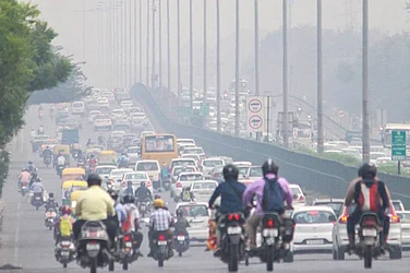 Delhi-NCR Weather Update: Cold Wave Continues With Dense Fog and Very Poor Air Quality