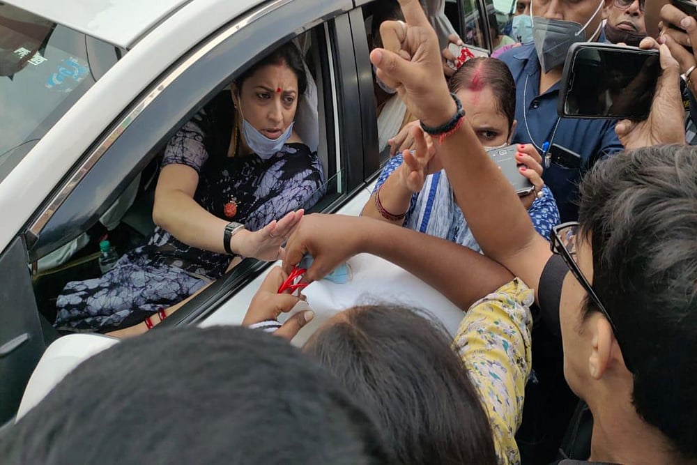 Congress Workers Stop Smriti Irani’s Car In Varanasi, Demand Resignation