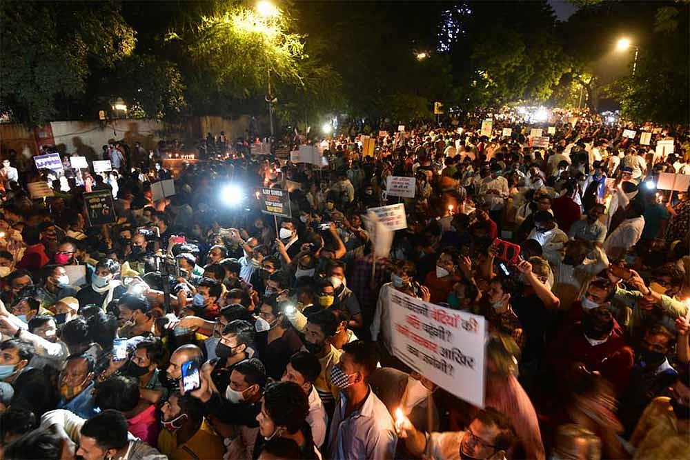 Hathras Gang-Rape: Left-Affiliated Bodies, Citizens Burn UP CM's Effigy At Jantar Mantar