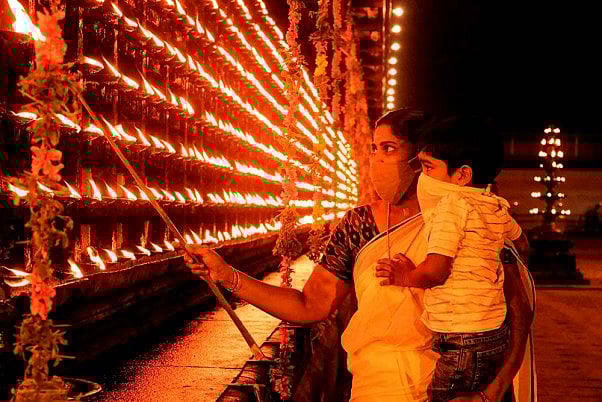 The Kerala Govt Urges People To Light Lamps To Spread The Message Of The Anti-Drug Campaign